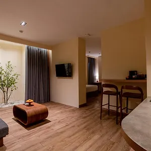 https://rivavi-hotel.ubudhotelsnow.com